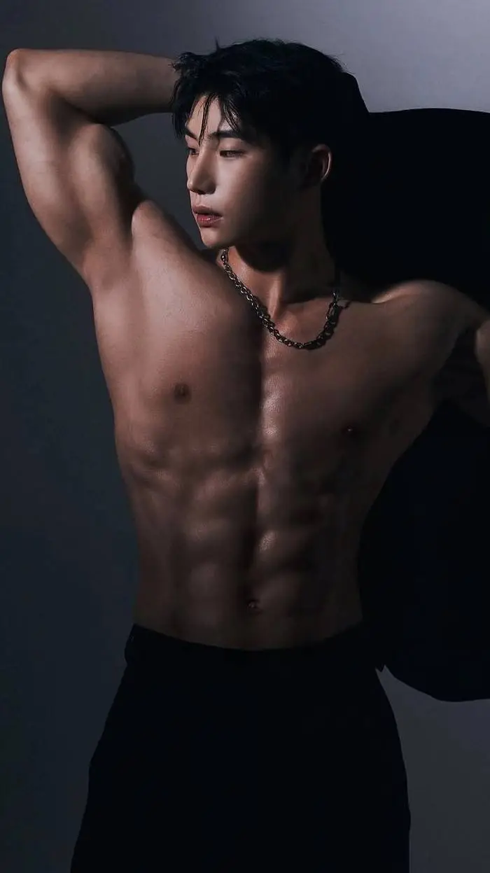 ai character: Mateo 😍🥰😘 background