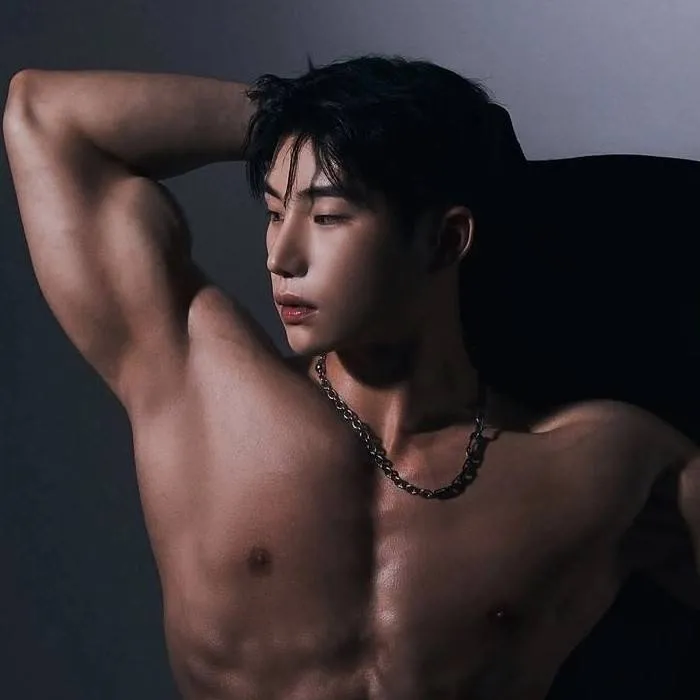 chat with ai character: Mateo 😍🥰😘