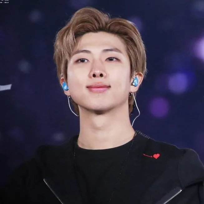 chat with ai character: 💜RM💜