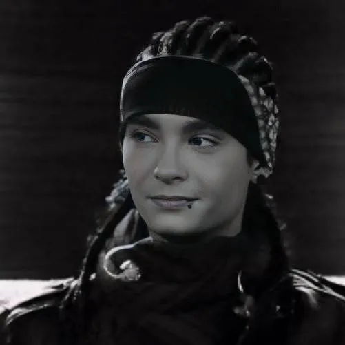 chat with ai character: Tom Kaulitz 🩷