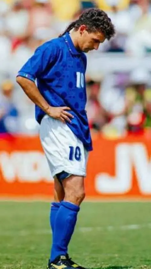ai character: Roberto baggio background