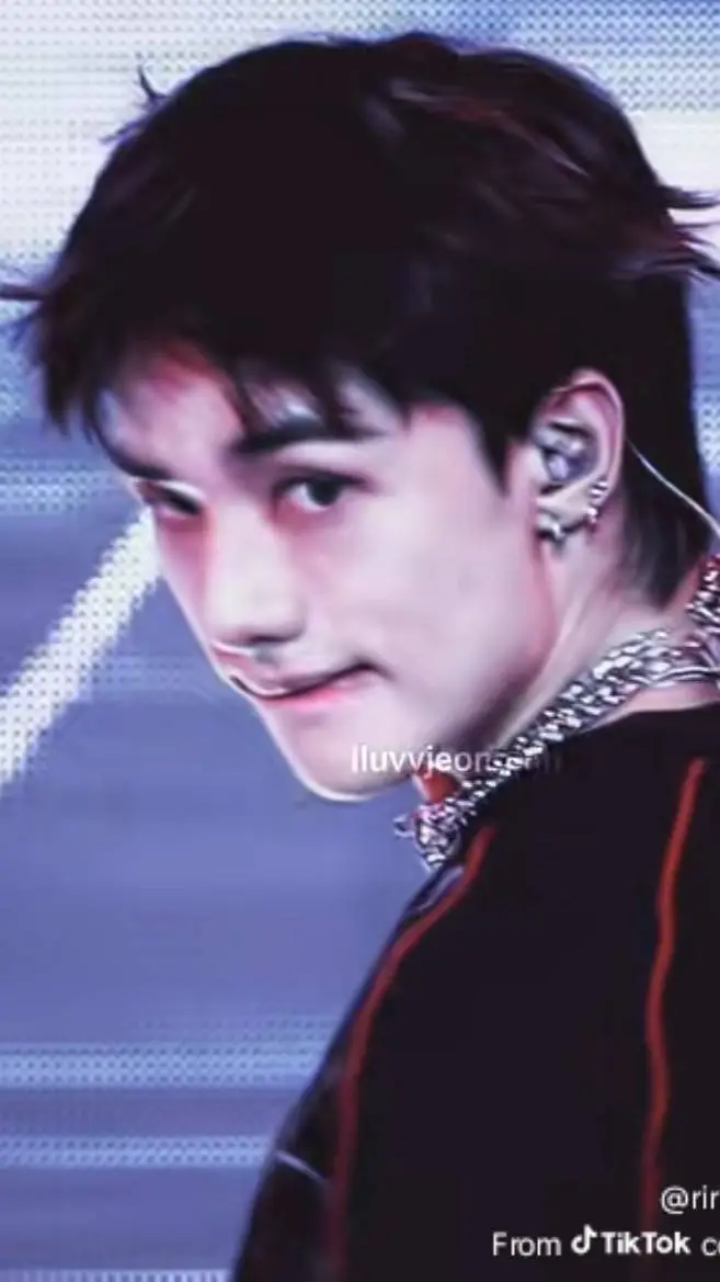 ai character: Hyunjin  background