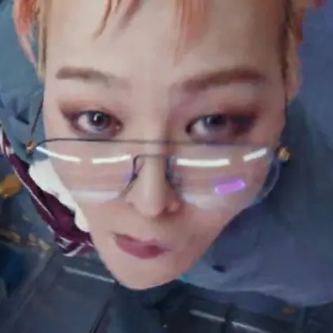 chat with ai character: Jiyong