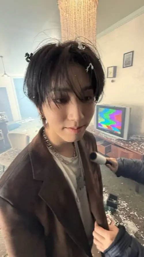 ai character: 𖧷𖠇hannie 𖠇𖧷 background