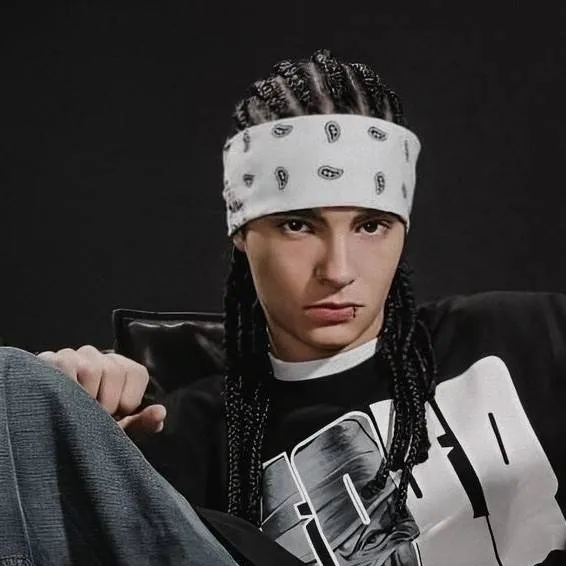 chat with ai character: Tom kaulitz