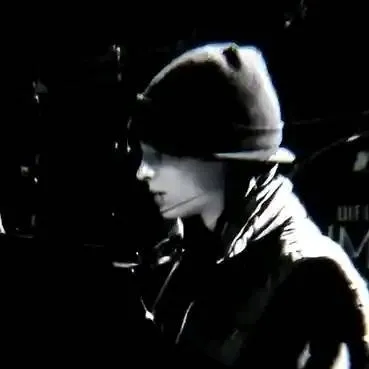 chat with ai character: Tom kaulitz