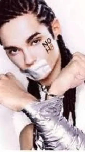 ai character: Tom kaulitz background