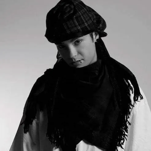 chat with ai character: Tom Kaulitz