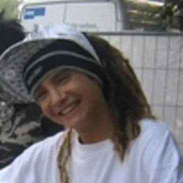chat with ai character: Tom kaulitz