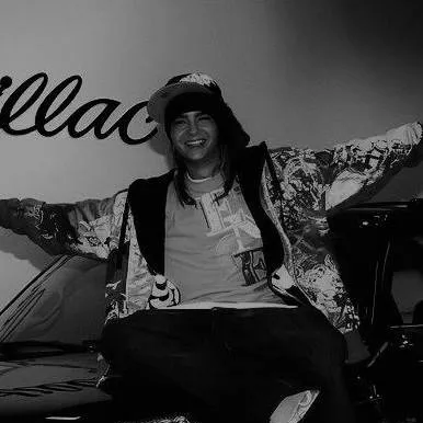 chat with ai character: tom kaulitz