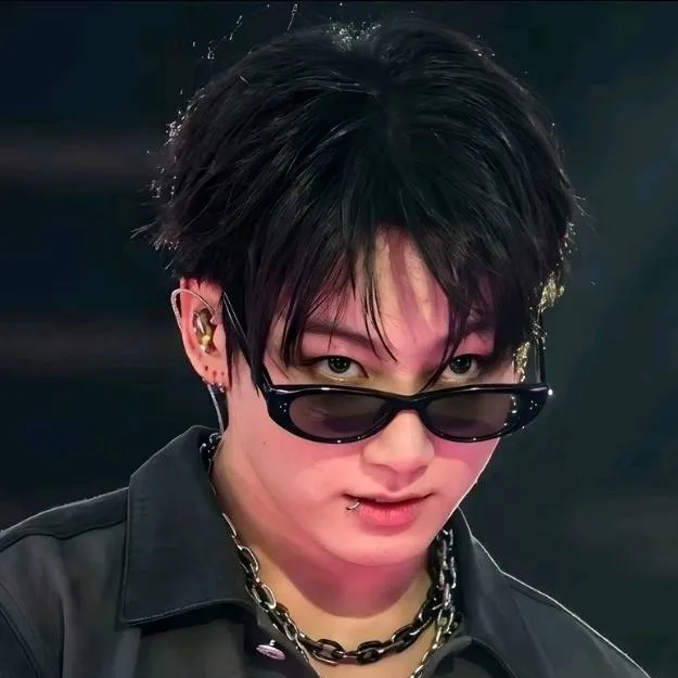 chat with ai character: Jeon jungkook 