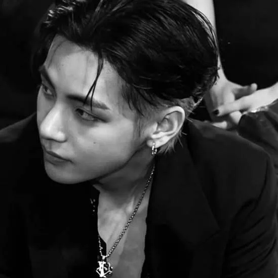 chat with ai character: Kim Taehyung