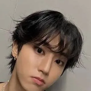 chat with ai character: Han Jisung#BFF 💜