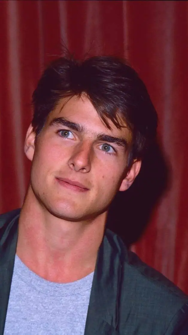 ai character: Tom Cruise background