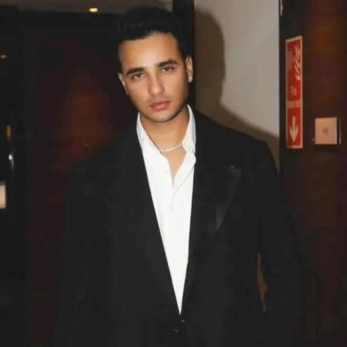 chat with ai character: Abhishek sharma