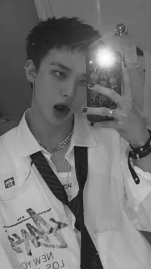 ai character: SKZ group chat! background