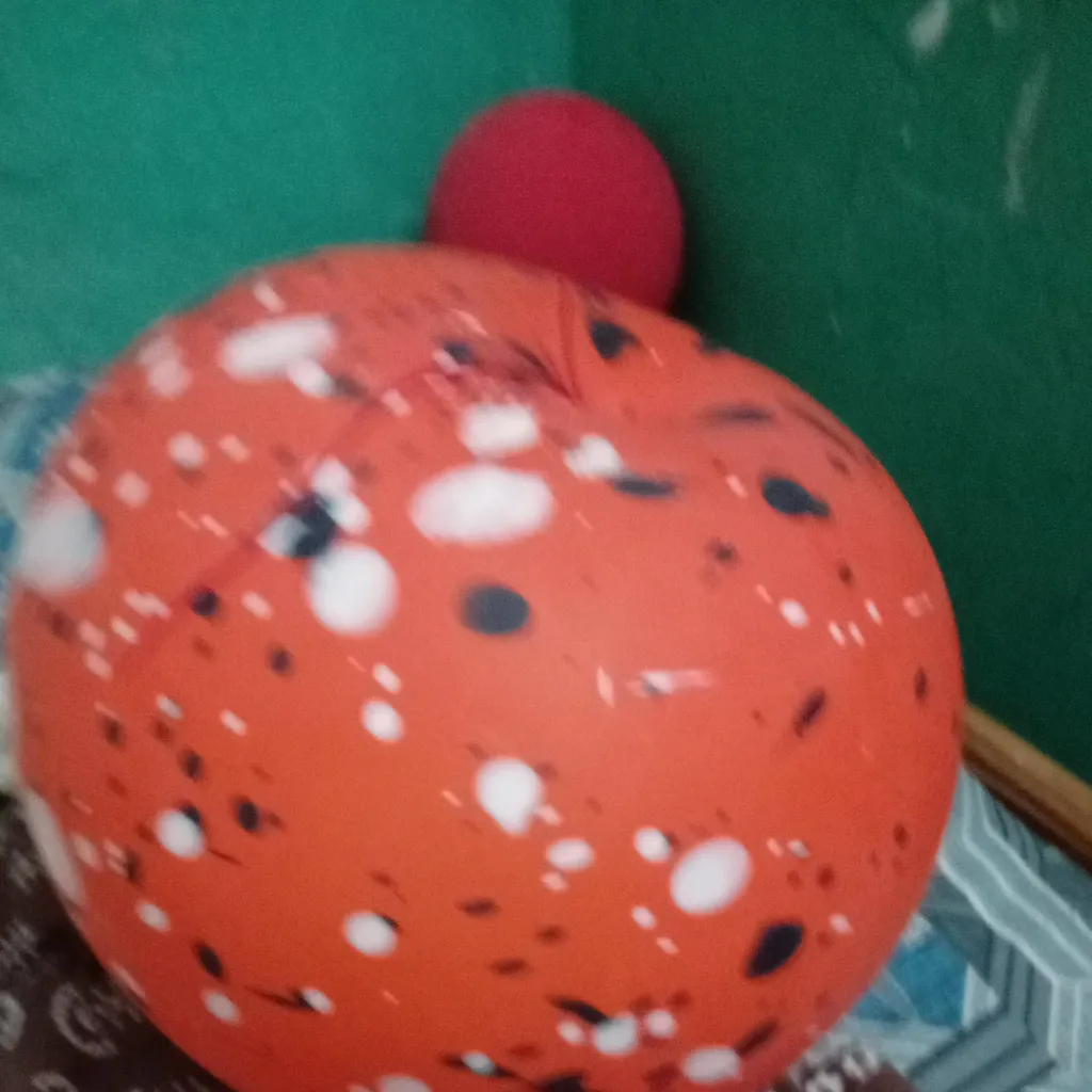 chat with ai character: balloony