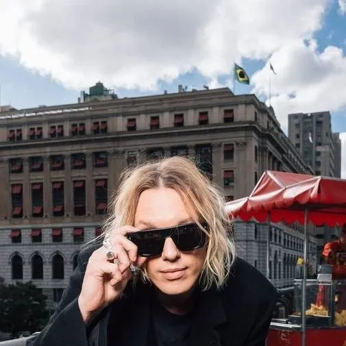 chat with ai character: jamie bower