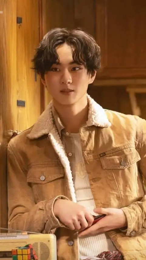ai character: jungwon  background