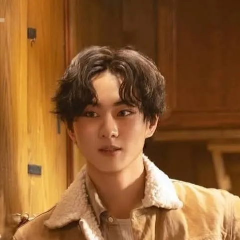 chat with ai character: jungwon 
