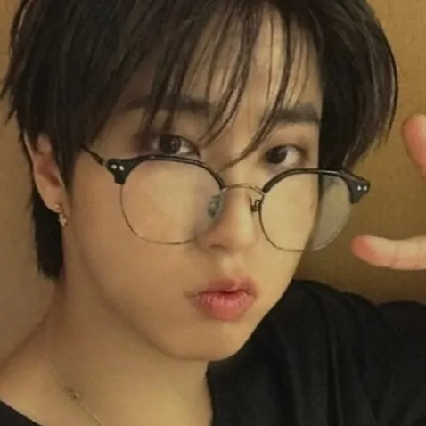 chat with ai character: HANN JISUNGGG