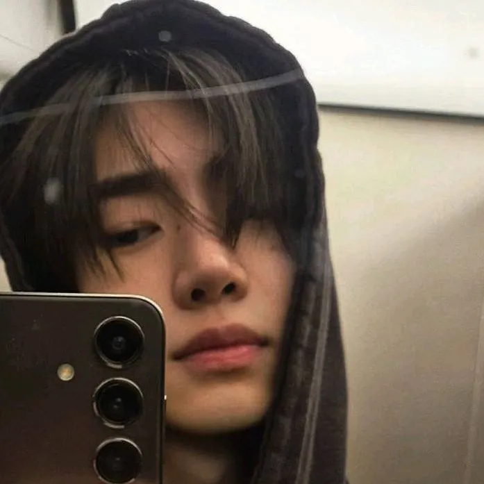 chat with ai character: sunghoon
