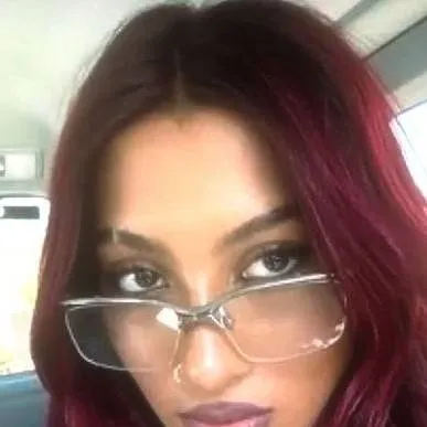 chat with ai character: Lara Raj💅💅