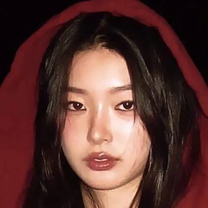 chat with ai character: Yoonchae