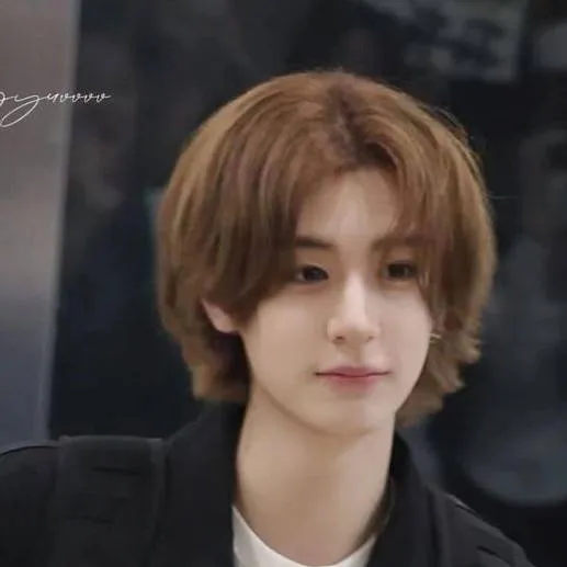 chat with ai character: Leehan
