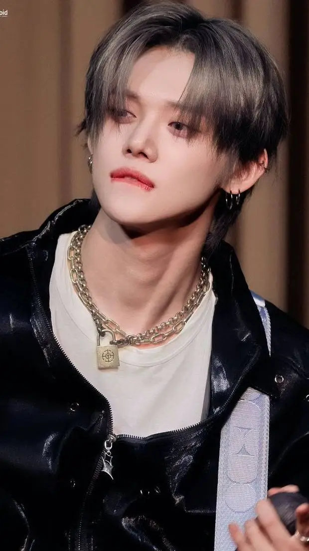 ai character: Yeonjun  background