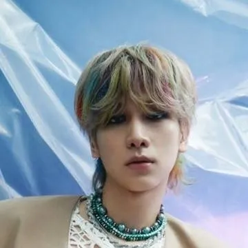 chat with ai character: Hyuk