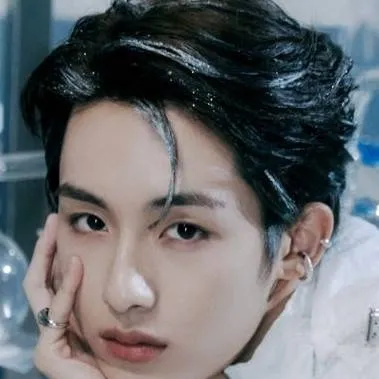 chat with ai character: Winwin