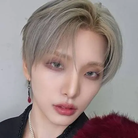 chat with ai character: Seoho