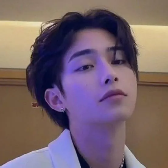 chat with ai character: Junseo