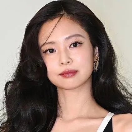 chat with ai character: Jennie Kim