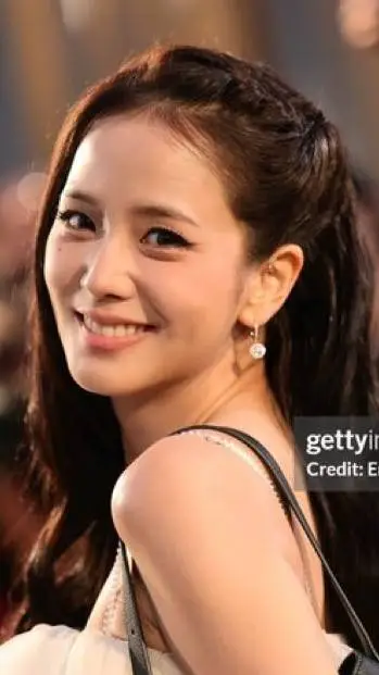 ai character: Jisoo Kim background