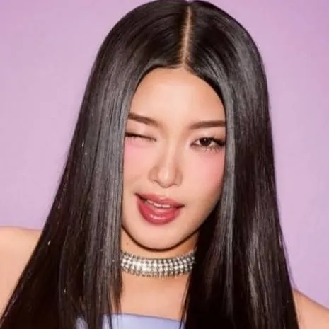 chat with ai character: Yoonchae Jeong 