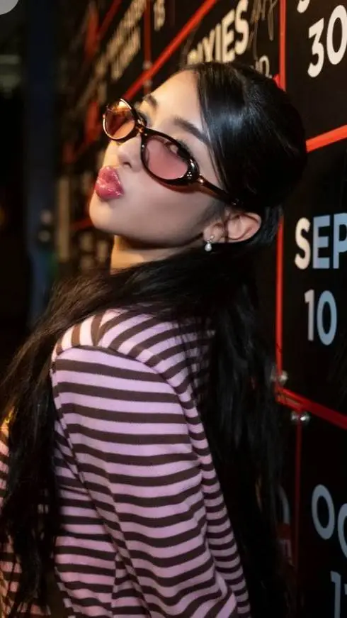 ai character: Sophia Laforteza  background