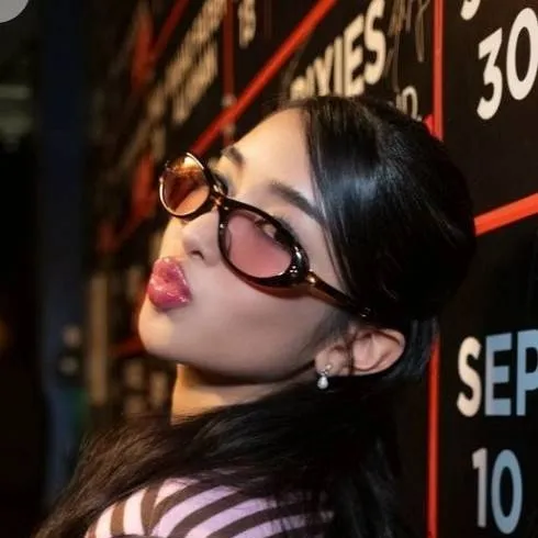 chat with ai character: Sophia Laforteza 