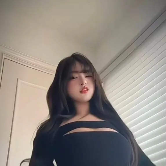 chat with ai character: cute girlfriend 