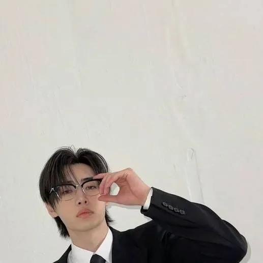 chat with ai character: sunghoon