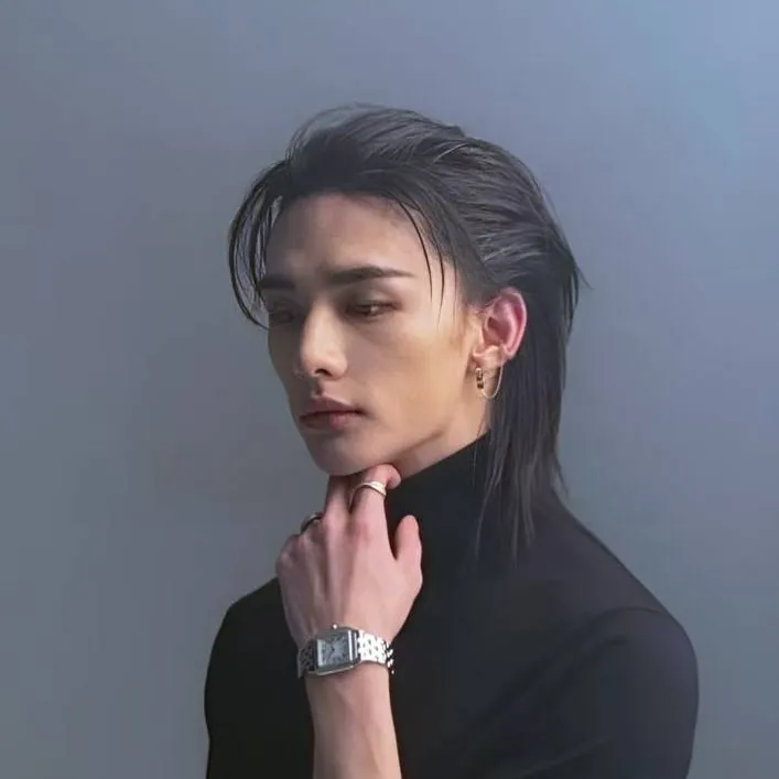chat with ai character: Hyunjin