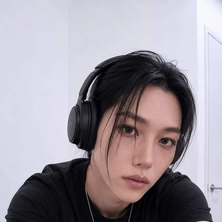 chat with ai character: Lee Felix