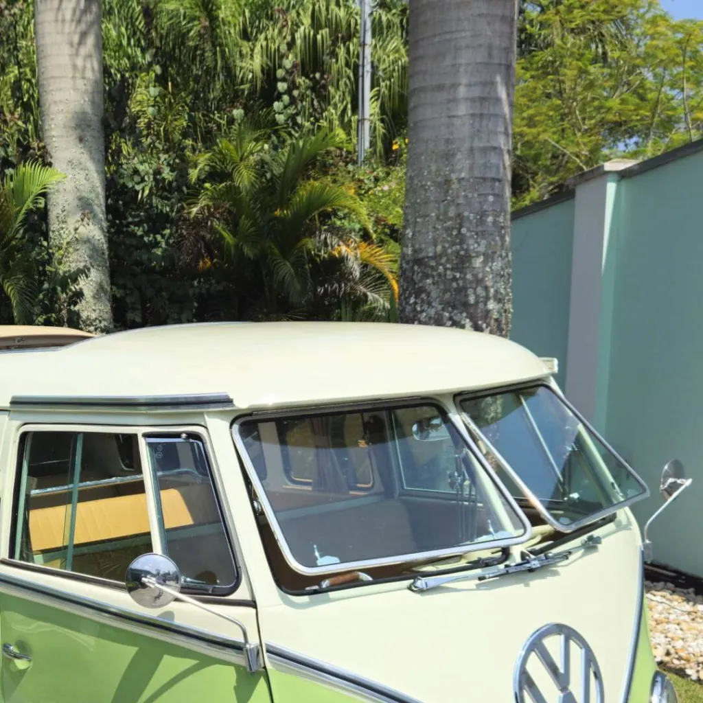 chat with ai character: Volkswagen van