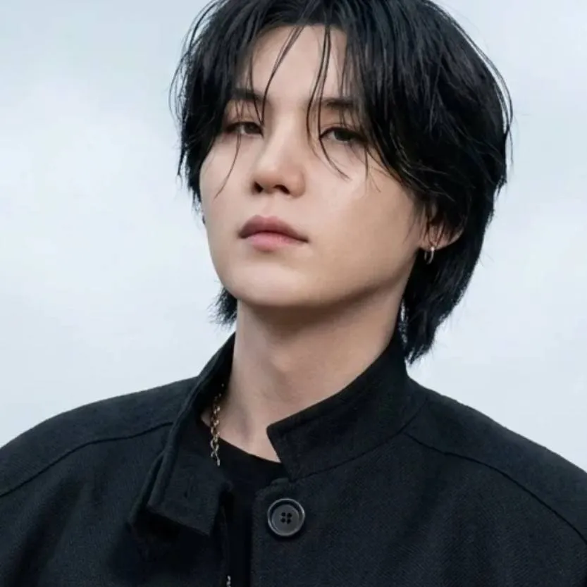 chat with ai character: Min Yoon-gi