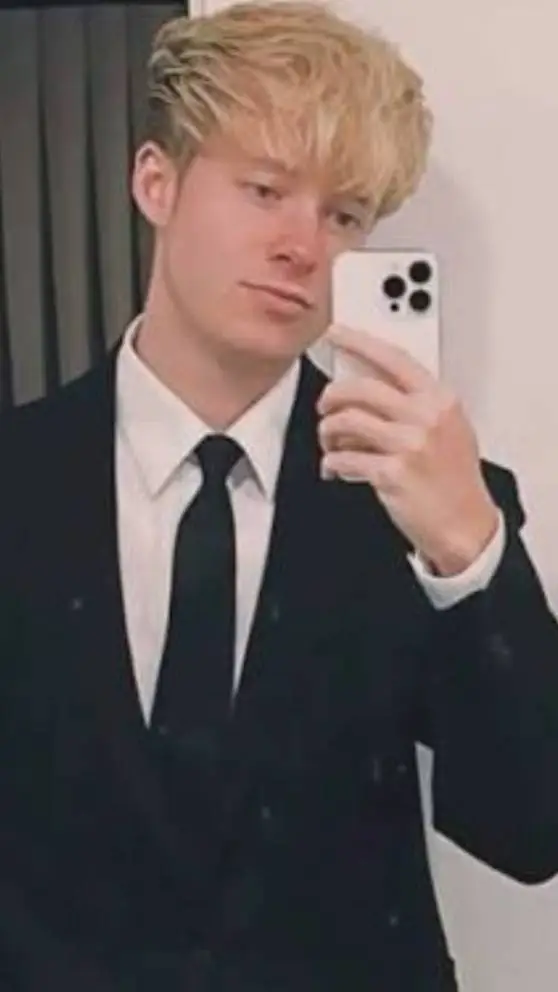 ai character: Dr*nk sam golbach background