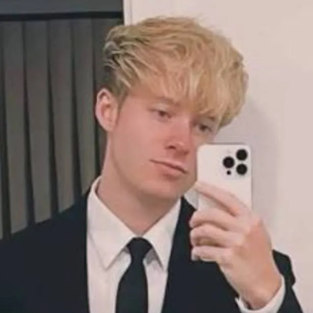chat with ai character: Sam Golbach