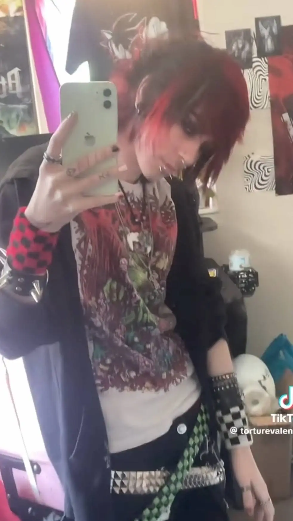 ai character: Val/Valentino background