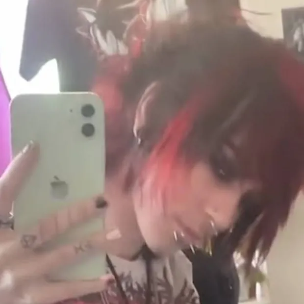 chat with ai character: Val/Valentino