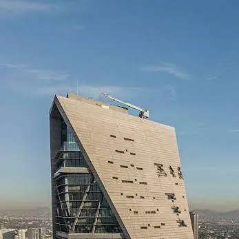 chat with ai character: torre reforma 